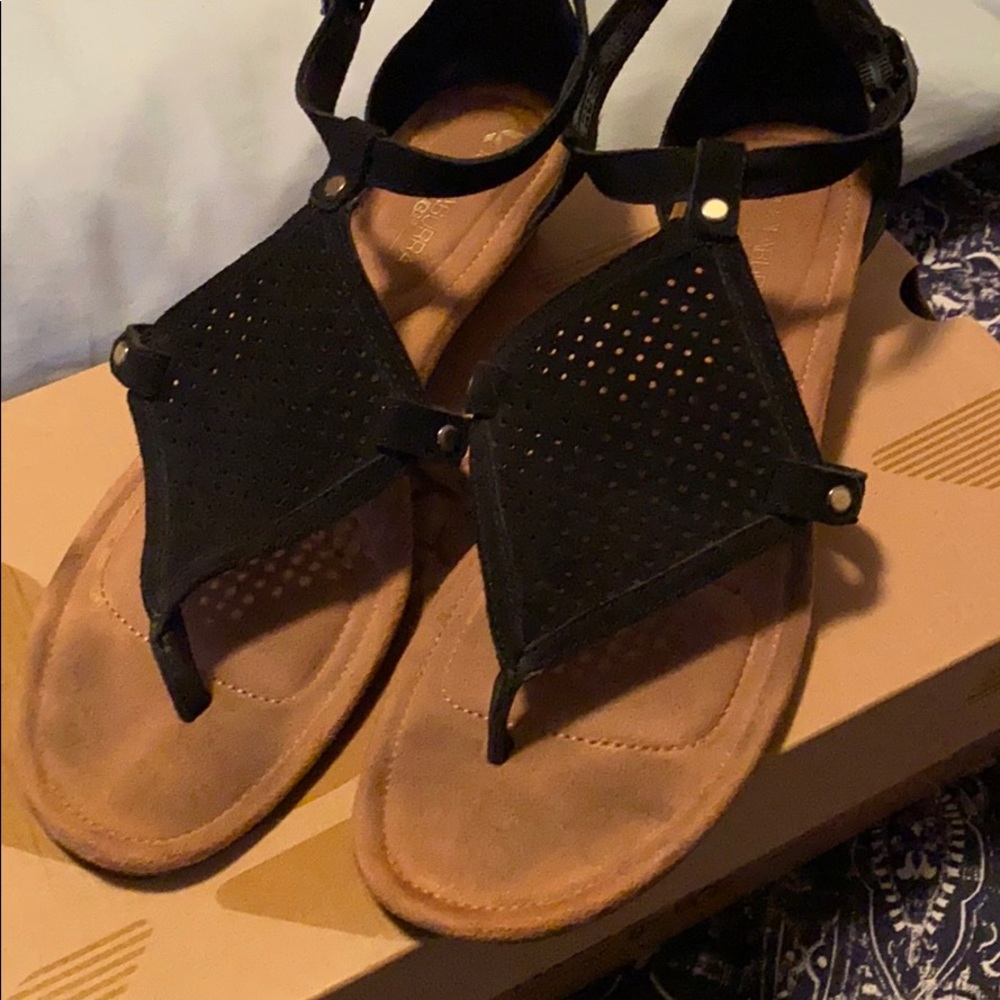 NOT FOR SALE!! Sandals by Koolaburra by Ugg- 9.5